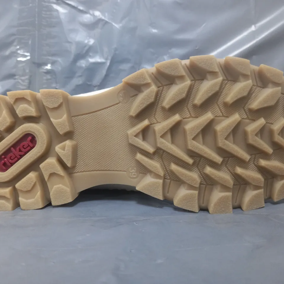 BOXED PAIR OF RIEKER CHUNKY HIKER BOOTS IN GREY SIZE 6