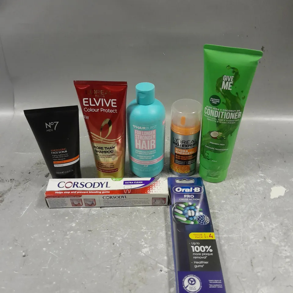 APPROXIMATELY 20 ASSORTED COSMETICS PRODUCTS TO INCLUDE - CORSODYLE TOOTHPASTE - GIVE ME CONDITIONER - NO7 MEN FACE SCRUB