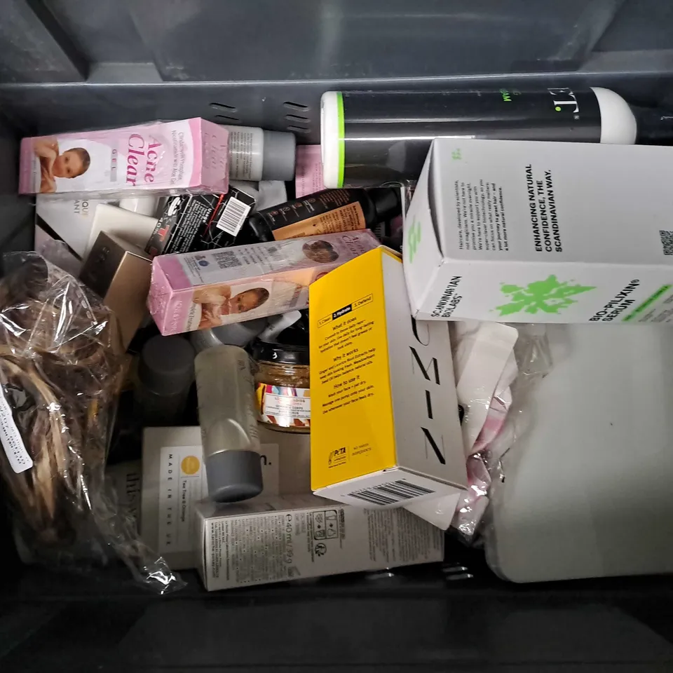 APPROXIMATELY 20 ASSORTED COSMETIC PRODUCTS TO INCLUDE DOVE MEN BODY WASH, ESTRID EXFOLIANT AND MANSCAPED CROP PRESERVER