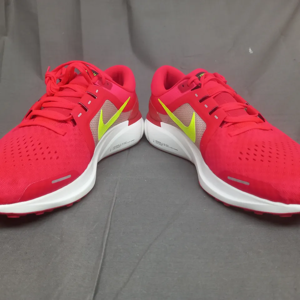 PAIR OF NIKE AIR ZOOM VOMERO 16 SHOES IN BRIGHT RED UK SIZE 12