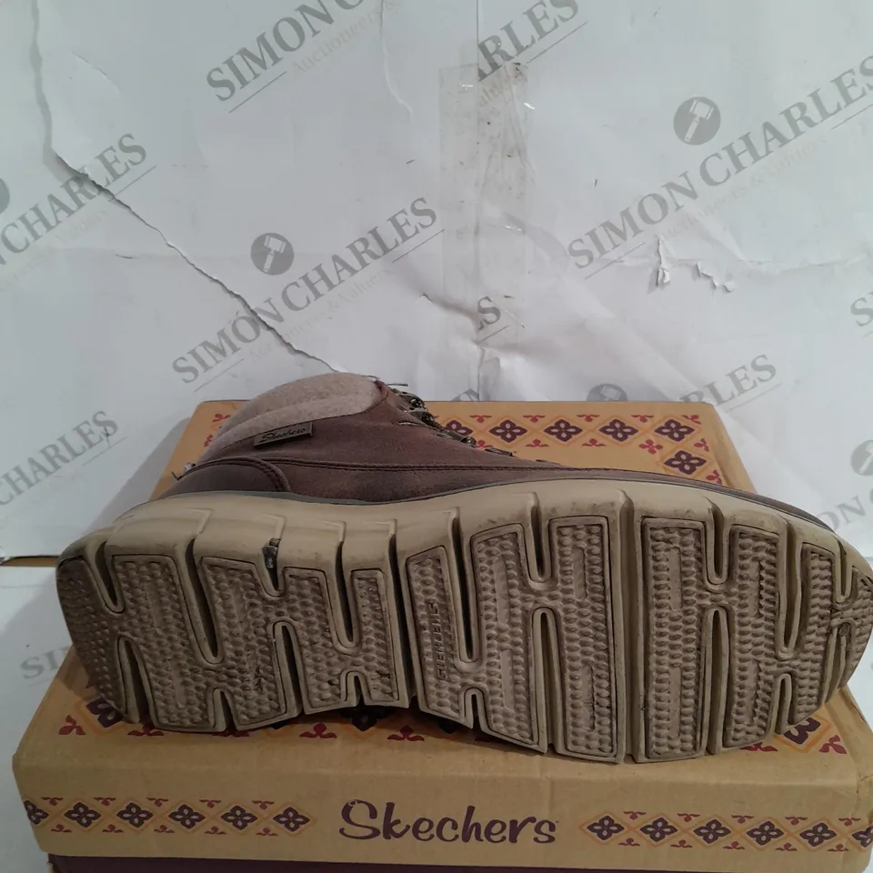 BOXED SKETCHERS WARM BOOTS, BROWN - SIZE 7 