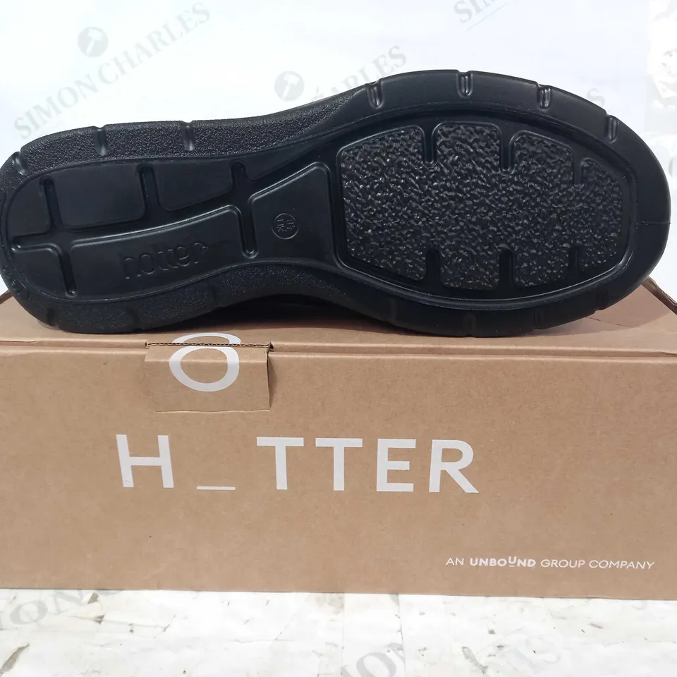 BOXED PAIR OF HOTTER SLIP-ON SHOES IN BLACK UK SIZE 8.5