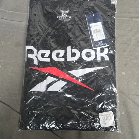 BAGGED REEBOK IDENTITY BIG LOGO TEE – BLACK/WHITE/RED, UK 2XL (MEN'S T-SHIRT)
