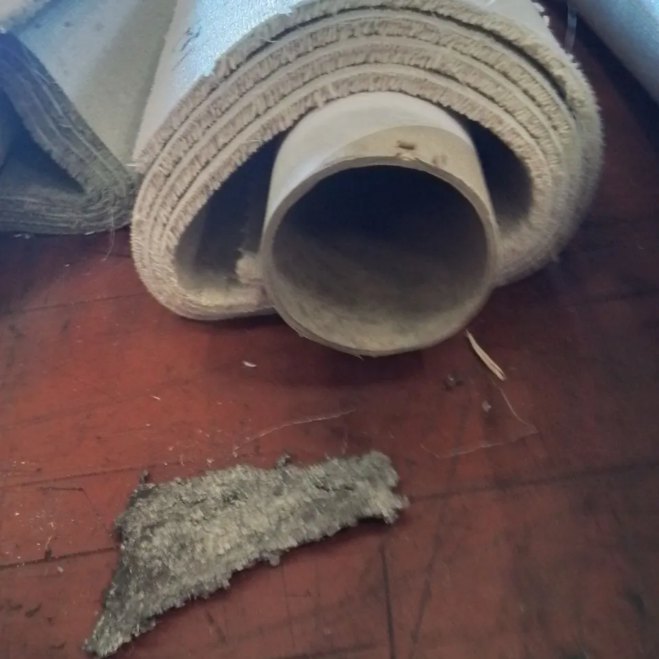 ROLL OF QUALITY ROSEDALE HABTON CARPET // APPROX SIZE: 5 X2.5M