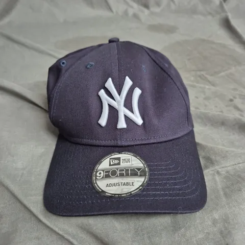 NEW ERA 9FORTY ADJUSTABLE BASEBALL CAP – NEW YORK YANKEES, NAVY