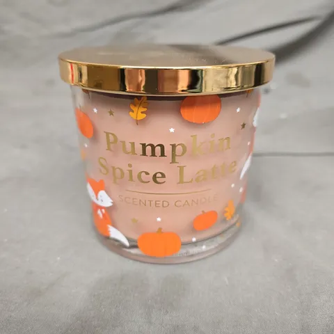 6 PUMPKIN SPICE LATTE DECAL SCENTED CANDLES (6X380G)