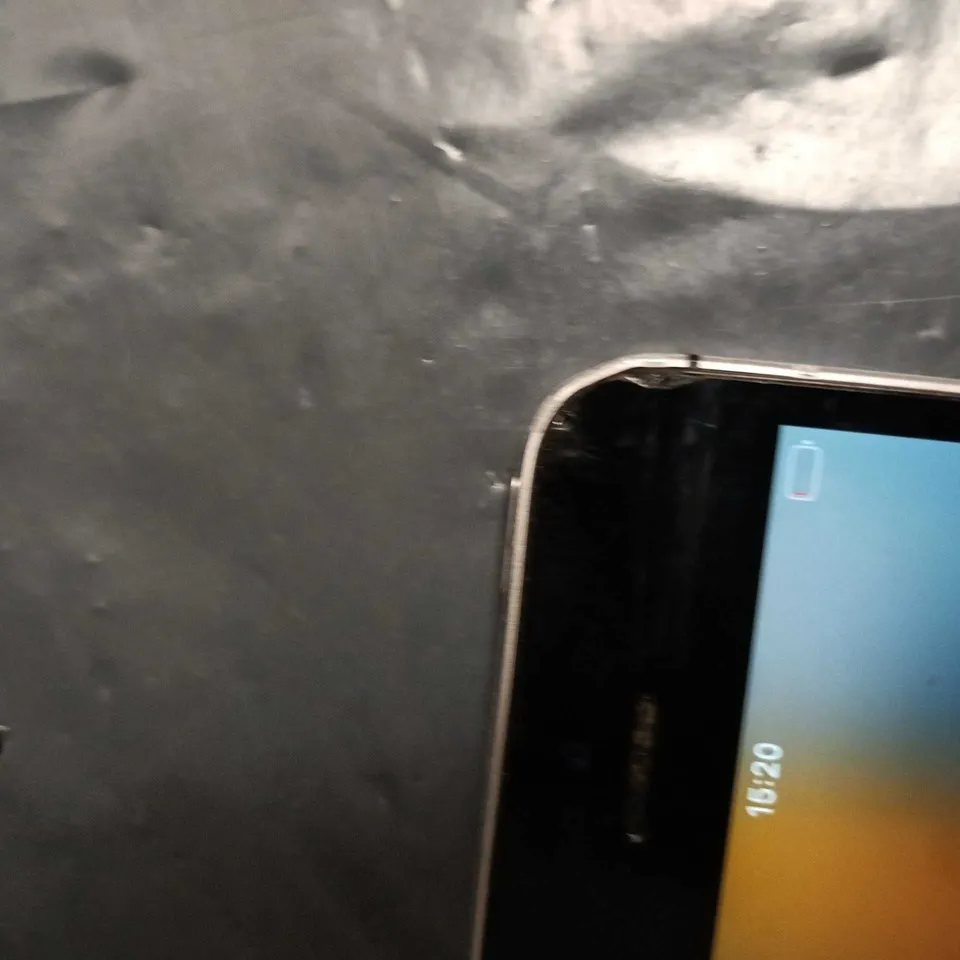 APPLE IPHONE SE A1723