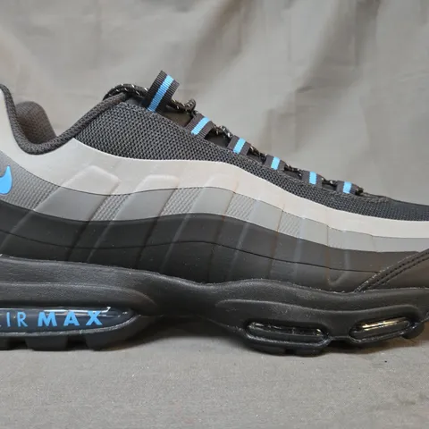 BOXED PAIR OF NIKE AIR MAX 95 SHOES IN BLACK/GREY/BLUE UK SIZE 10