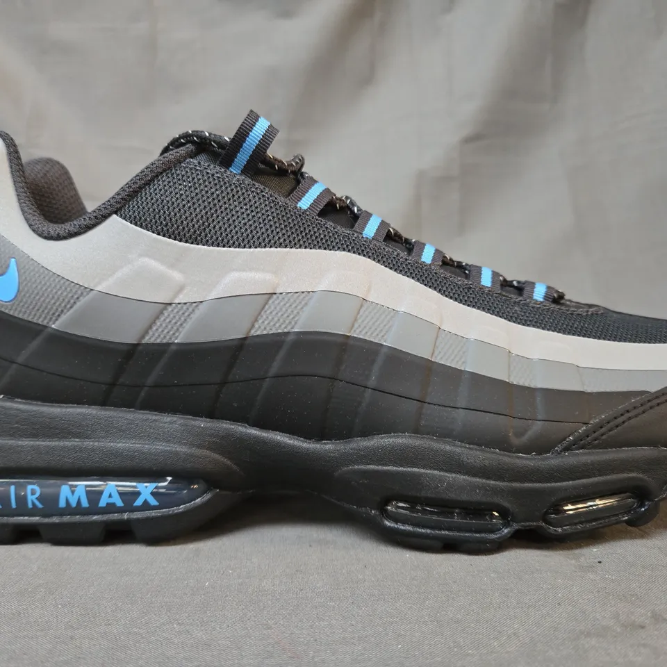 BOXED PAIR OF NIKE AIR MAX 95 SHOES IN BLACK/GREY/BLUE UK SIZE 10