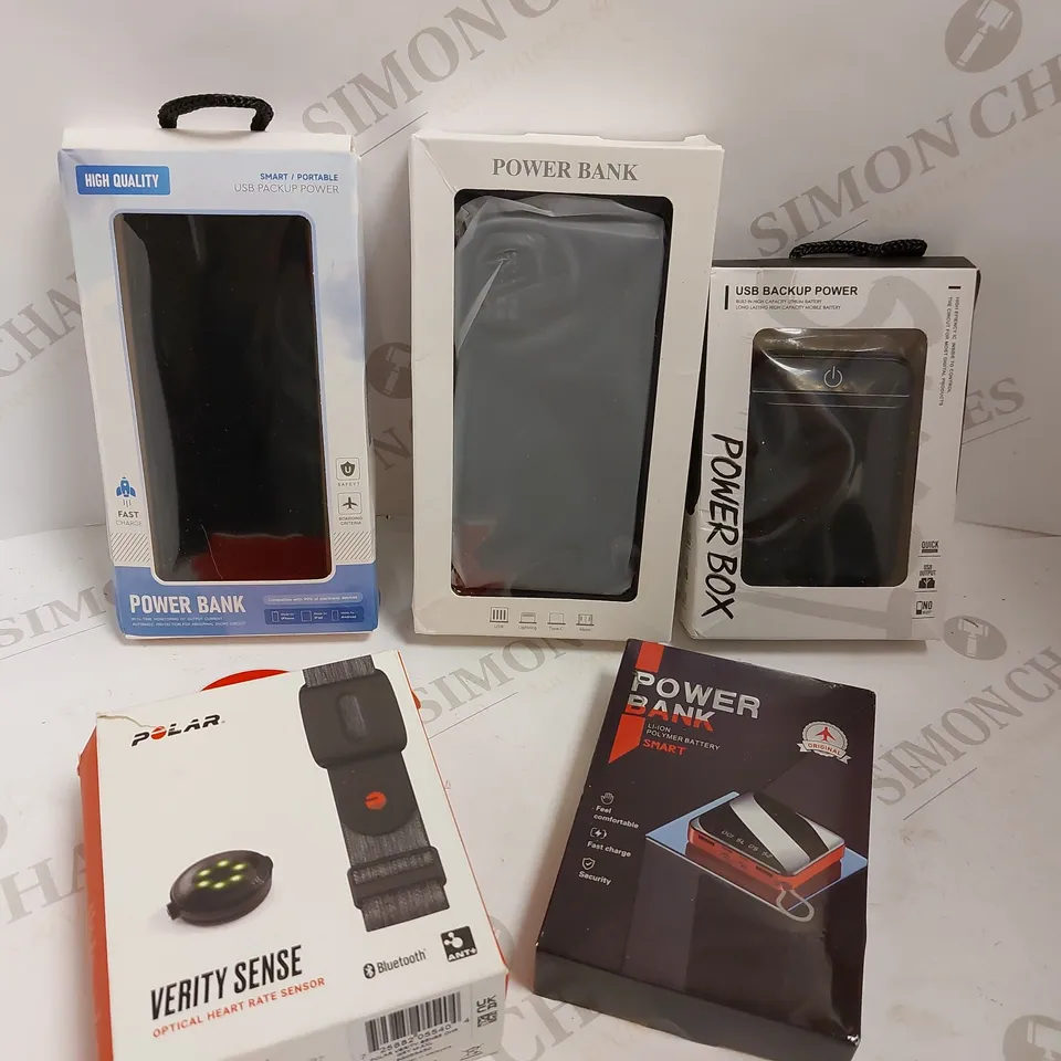 BOX OF APPROX 10 ITEMS TO INCLUDE POLAR VERITY SENSE HEART RATE SENSOR AND ASSORTED POWER BANKS
