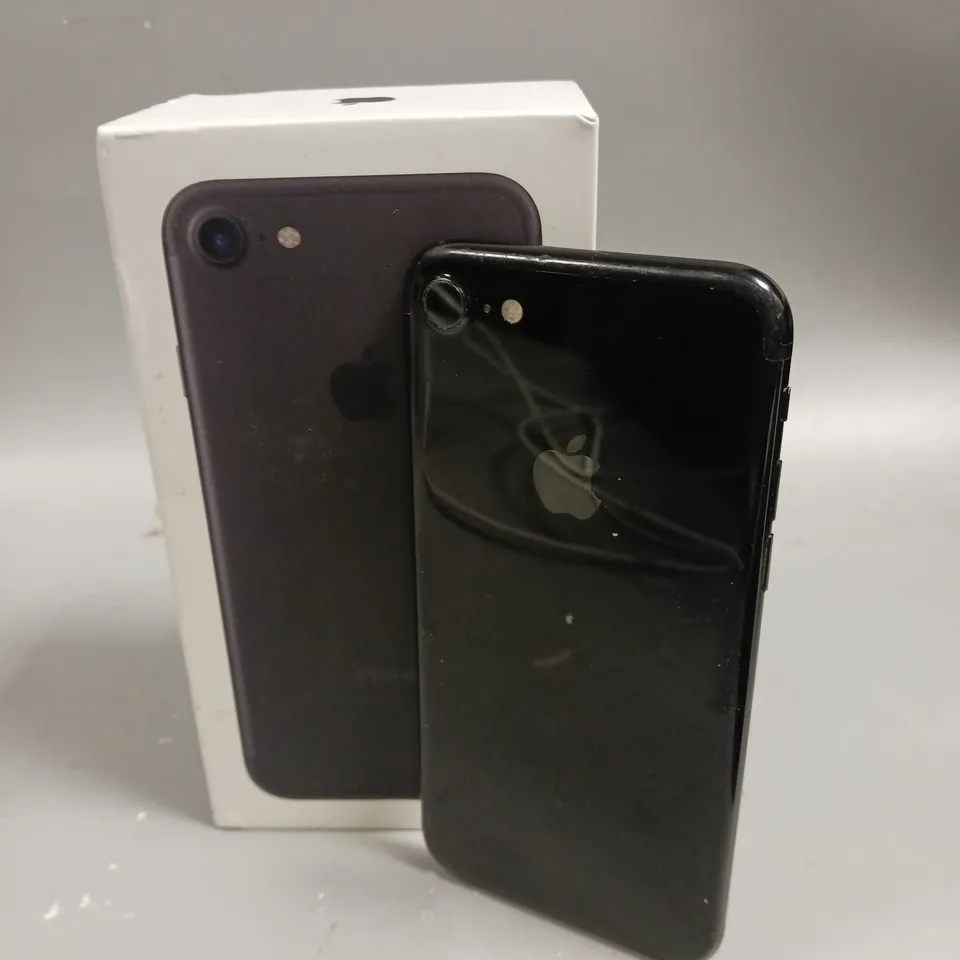 BOXED APPLE IPHONE 7 (A1778) IN BLACK