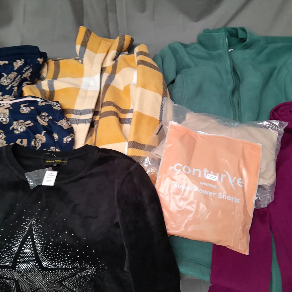 LOT OF APPROXIMATELY 40 ASSORTED CLOTHING ITEMS TO INCLUDE CHELSEA PEERS, KIM & CO AND FRANK USHER