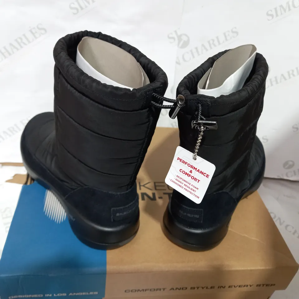 BOXED PAIR OF SKECHERS BLACK WINTER BOOTS  - SIZE 6.5