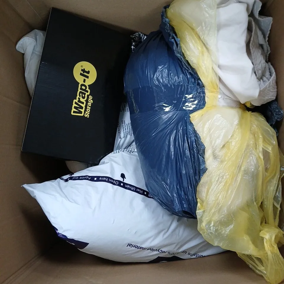 APPROXIMATELY 8 ASSORTED CLOTHING & HOUSEHOLD PRODUCTS TO INCLUDE SANDALS, ROUND NECK TOP ETC