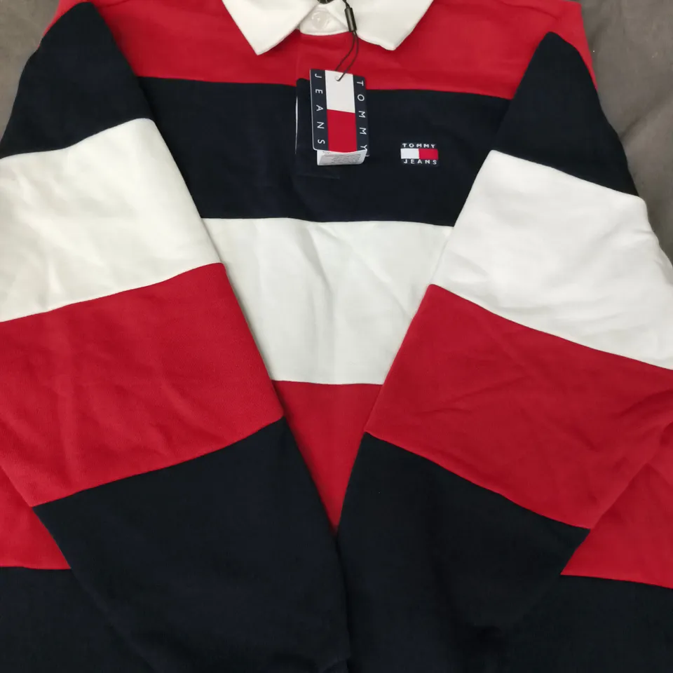 TOMMY JEANS LONG SLEEVE RUGBY SWEATER IN NAVY/RED/WHITE SIZE MEDIUM