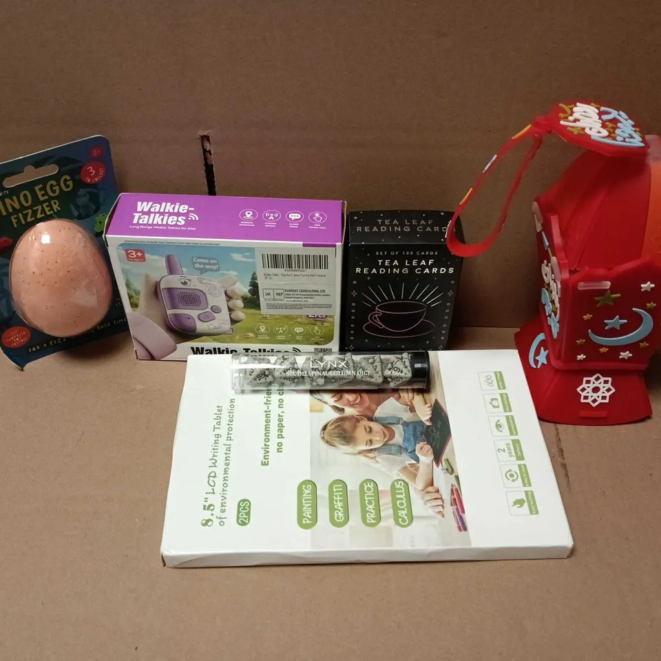APPROXIMATELY 12 ASSORTED TOYS & GAMES PRODUCTS TO INCLUDE DINO FIZZLER EGG, WALKIE TALKIES, TEA LEAF READING CARDS, ETC 