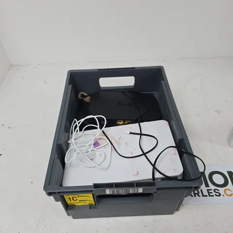 TOTE OF APPROXIMATELY 8 ASSORTED ITEMS TO INCLUDE: SKY ROUTER 