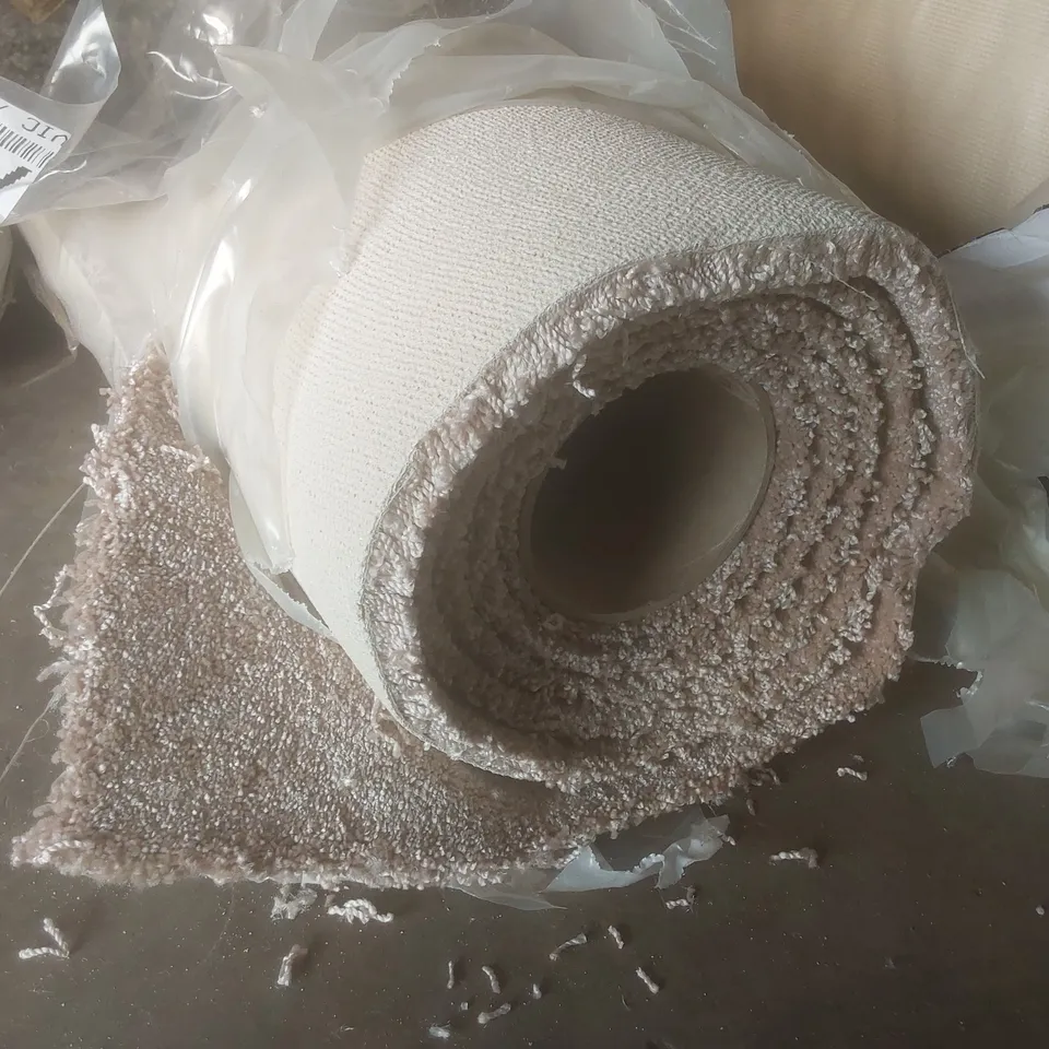 ROLL OF QUALITY ULTIMATE IMPRESSIONS GRANDEUR CARPET // SIZE: 5 X 3.25m