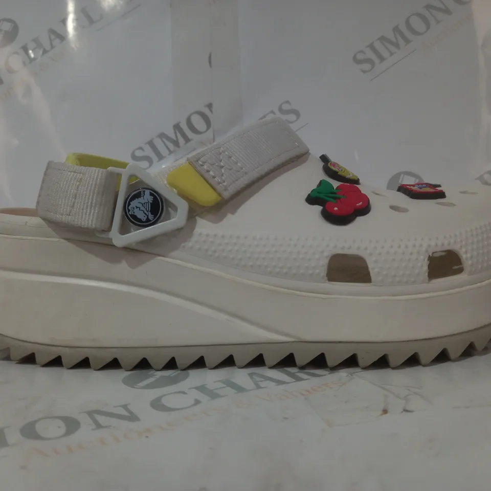 PAIR OF CROCS CLASSIC HIKER CLOGS IN WHITE UK SIZE M5/W6