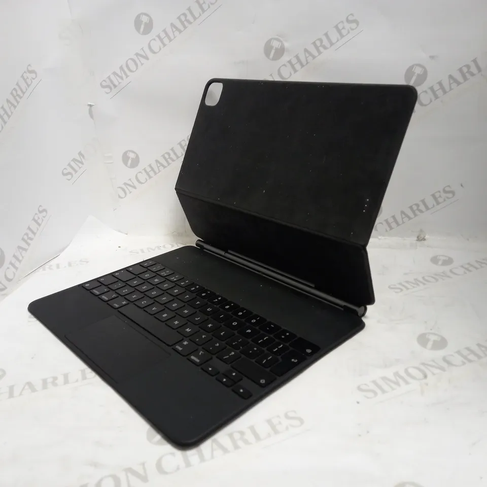APPLE MAGIC KEYBOARD CASE FOR IPAD 12.5"