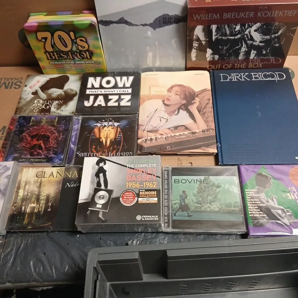 APPROXIMATELY 35 ASSORTED CD COLLECTION: JAZZ, POP & ROCK TITLES INCL. NOW THAT'S WHAT I CALL JAZZ & OUT OF THE BOX BOX SET