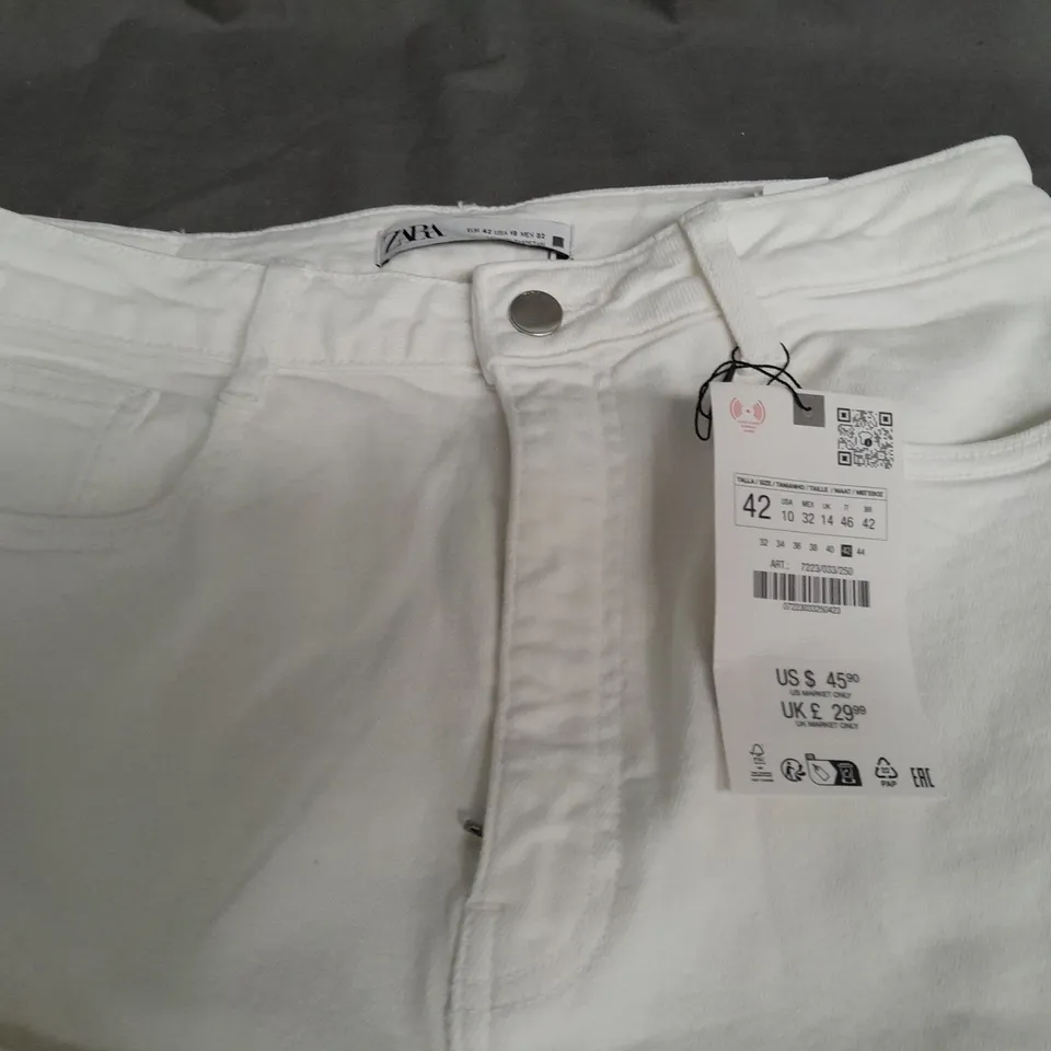 ZARA WHITE JEANS - UK 14