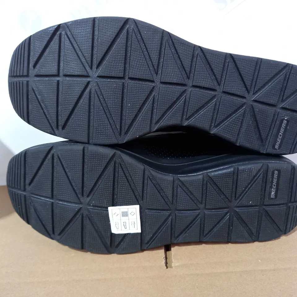 SKECHERS BILLION SUBTLE SPOTS TRAINER (BLACK), SIZE 5 UK