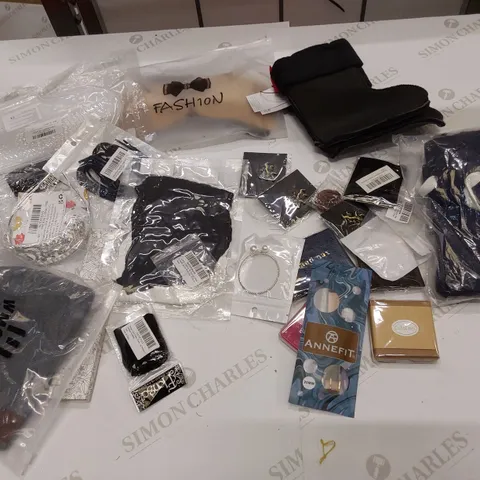 22 BRAND NEW ITEMS TO INCLUDE: 2 PACK OF KIDS JOGGERS, LANNISTER PINS, ANNEGIT WATCH STRAP