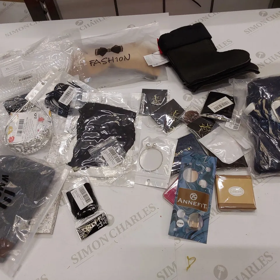 22 BRAND NEW ITEMS TO INCLUDE: 2 PACK OF KIDS JOGGERS, LANNISTER PINS, ANNEGIT WATCH STRAP