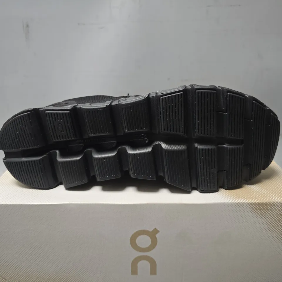 BOXED ON CLOUD 6 BLACK TRAINER - UK 11 