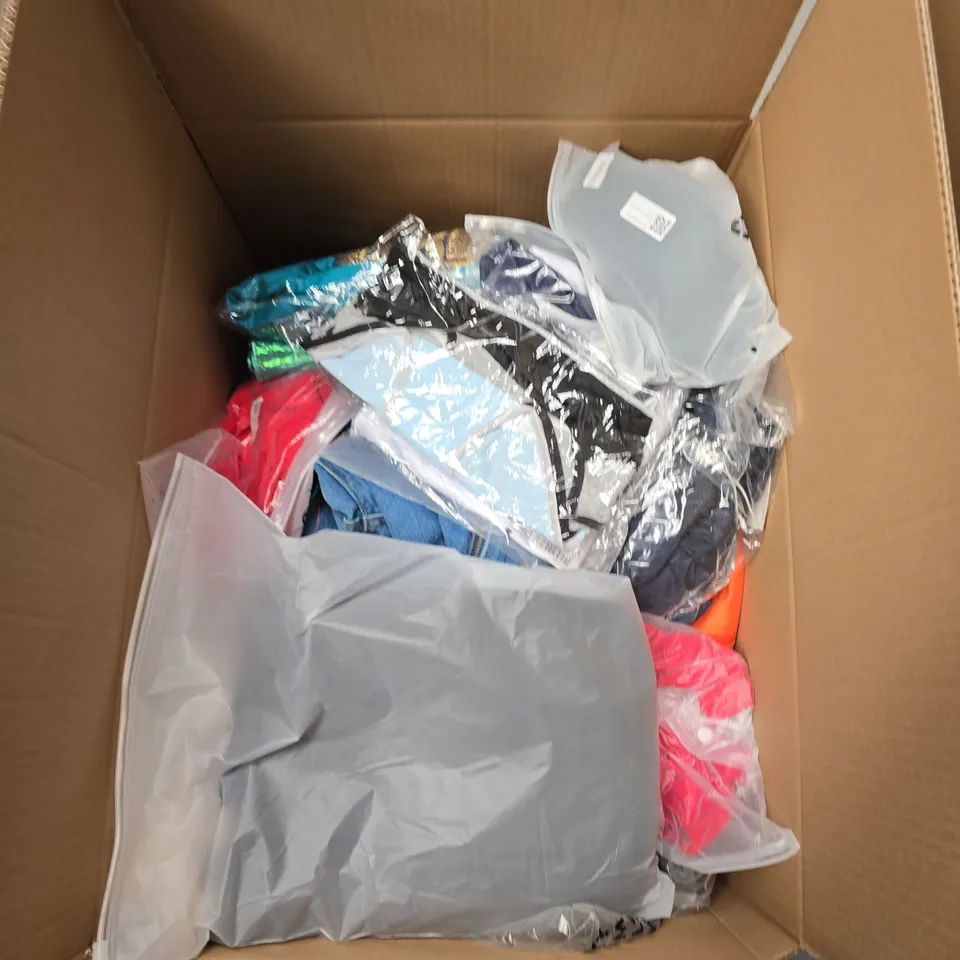 LARGE BOX OF APPROXIMATELY 20 ASSORTED CLOTHING ITEMS IN VARIOUS SIZES, STYLES AND COLOUR 