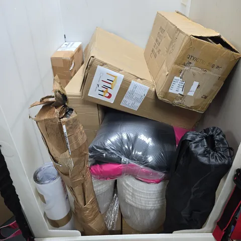 CAGE OF 8 ASSORTED HOUSEHOLD ITEMS TOO INCLUDE KIDS CHAIRS PILLOWS , BUCKETS . ETC 