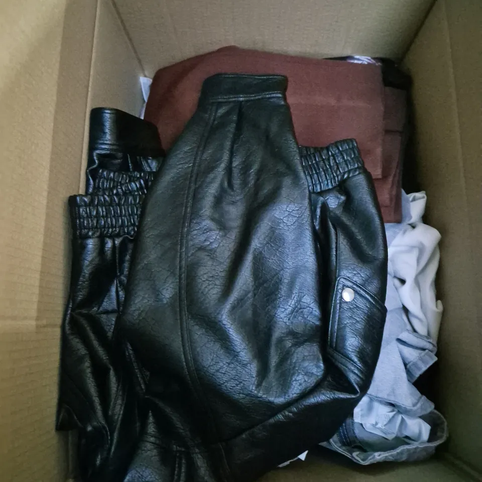 APPROXIMATELY 25 ASSORTED CLOTHING AND FASHION PRODUCTS IN VARIOUS STYLES AND SIZES - COLLECTION ONLY