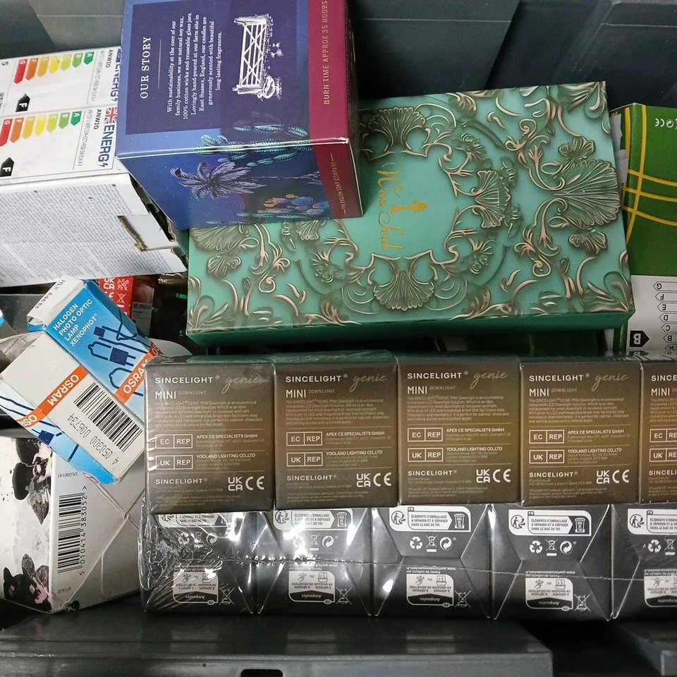 APPROXIMATELY 12 ASSORTED HOUSEHOLD ITEMS TO INCLUDE SCENTED CANDLES, BULBS, WAX MELTS, ETC - COLLECTION ONLY