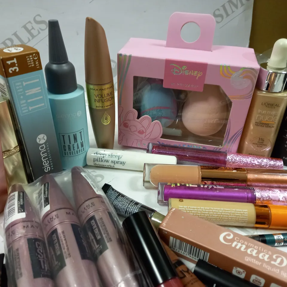 ASSORMENT OF MAKEUP BUMPER BUNDLE APPROX. 30 ITEMS