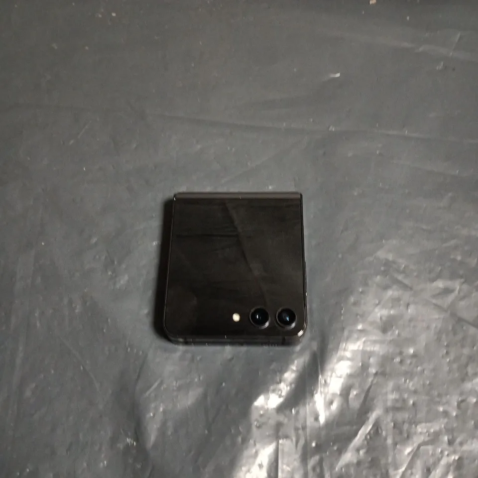 SAMSUNG GALAXY Z FLIP5 – BLACK, BOXED
