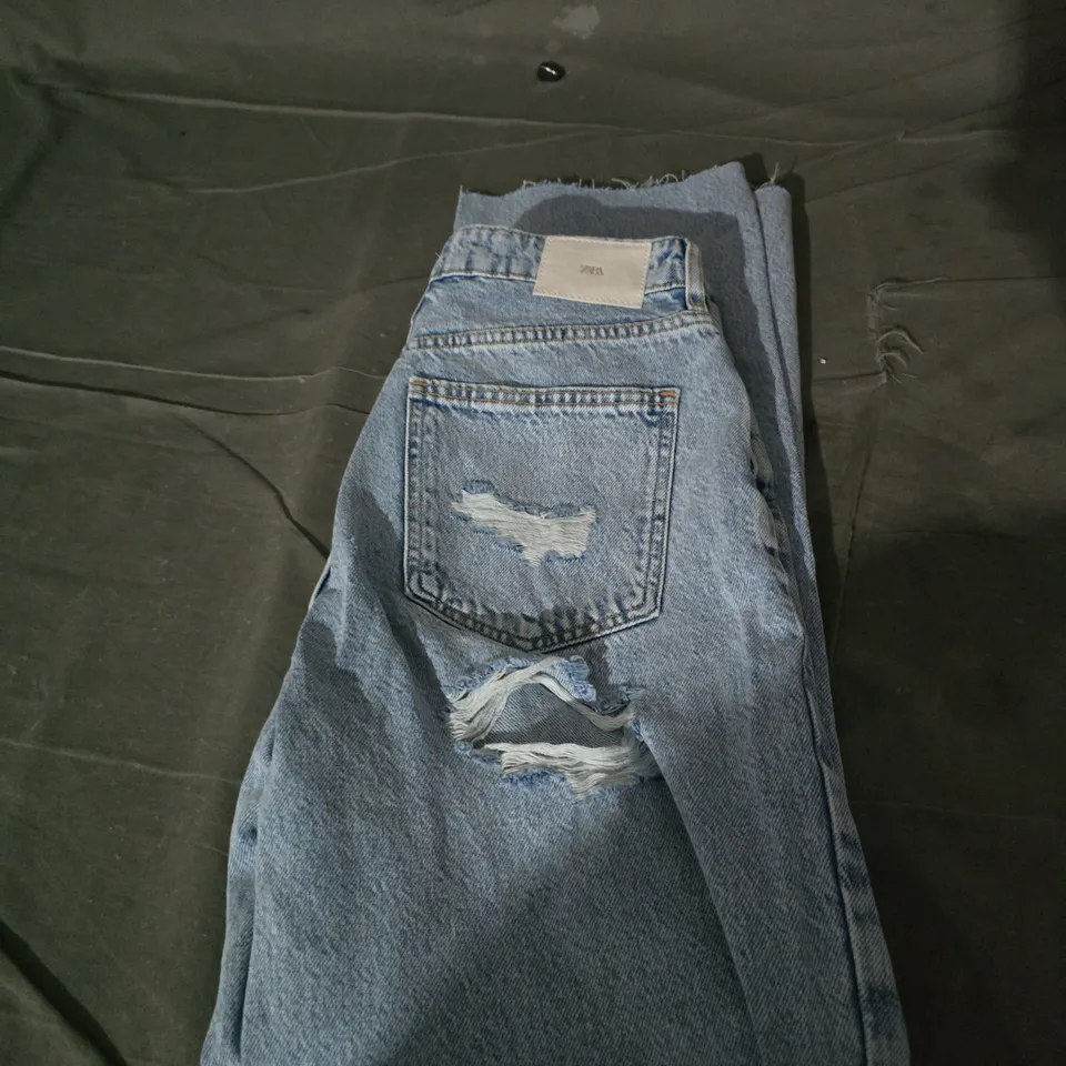 ZARA STRAIGHT FIT DENIM JEANS - SIZE 38