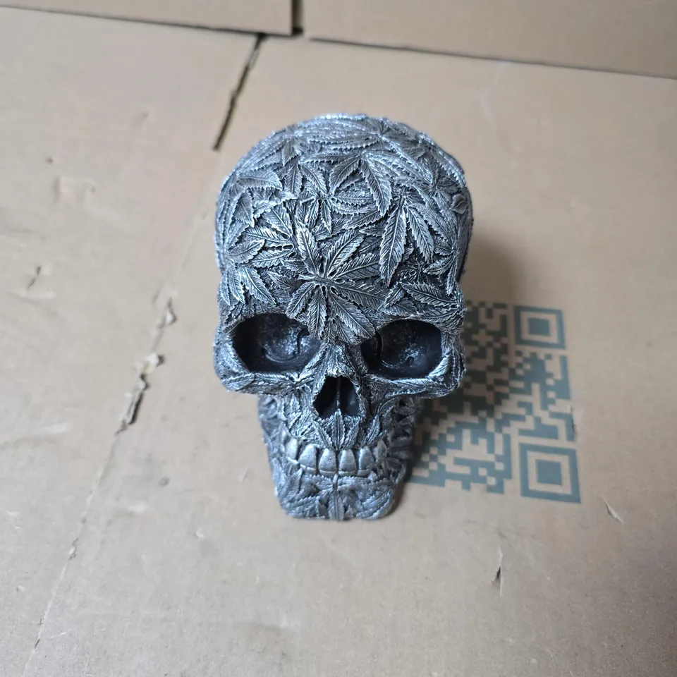 NEMESIS NOW SKULL SCULPTURE – HIGH LIFE, METALLIC SILVER FINISH