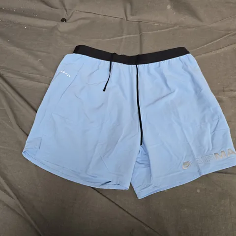 NIKE MAX PERF SHORT SKY – MEN’S LIGHT BLUE ATHLETIC SHORTS - LARGE
