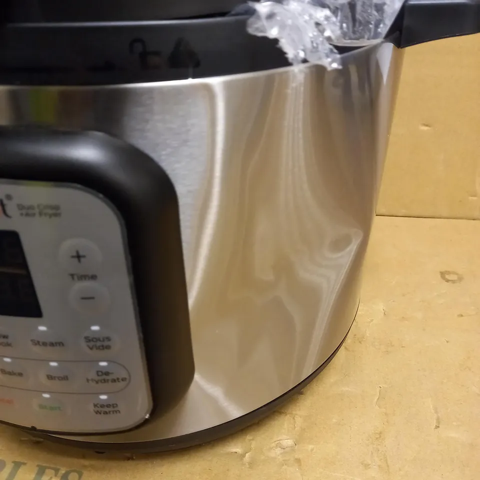 INSTANT POT DUO CRISP + AIR FRYER 8L MULTICOOKER