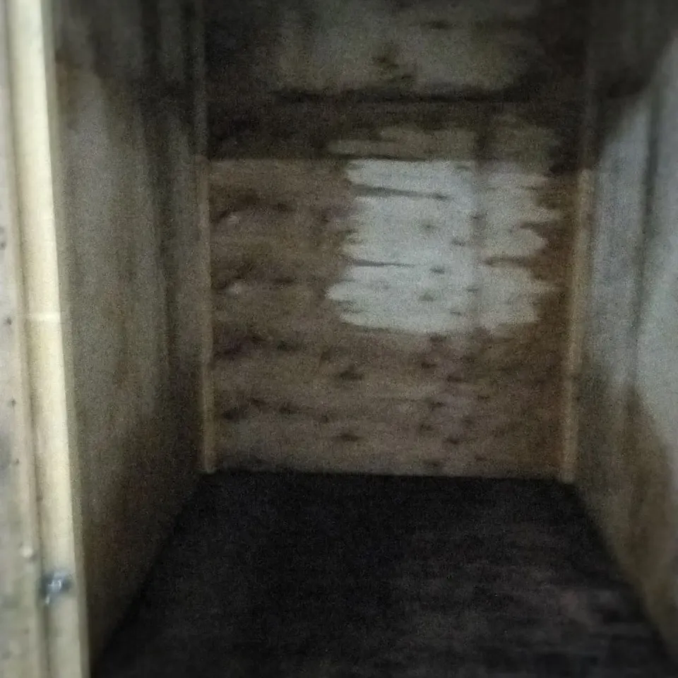 LARGE WOODEN PALLETISED SHIPPING CONTAINER WITH LOCKABLE DOOR APPROXIMATELY 200X 100 X 220CM