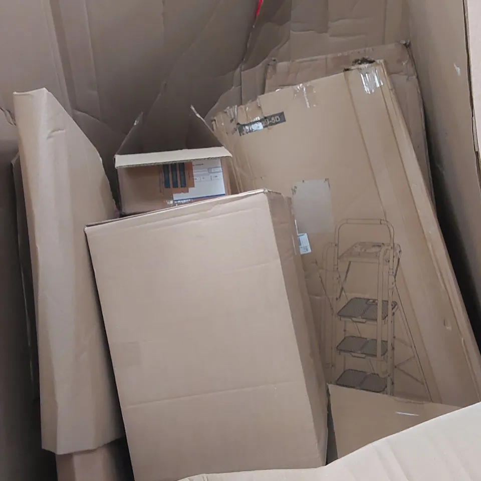 PALLET OF ASSORTED HOUSEHOLD ITEMS AND CONSUMER PRODUCTS TO INCLUDE; GARDEN HOSE, BABY FENCE, STEP-LADDER ETC