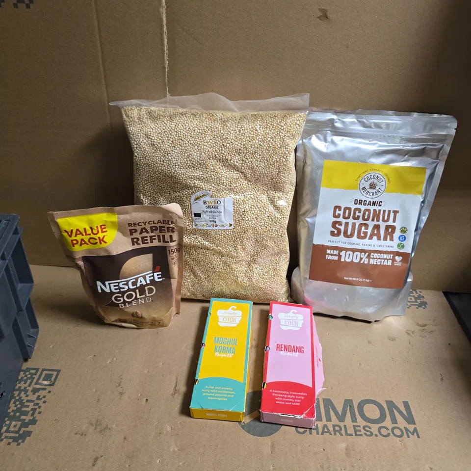 APPROXIMATELY 15 ASSORTED FOOD AND DRINK ITEMS TO INCLUDE - SIMPLY COOK MOGHUL KORMA, ORGANIC COCONUT SUGAR AND PUFFED QUINOA