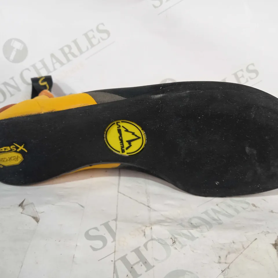 BOXED PAIR OF LA SPORTIVA 10VBO FINALE CLIMBING SHOES IN BROWN/ORANGE UK SIZE 7.5
