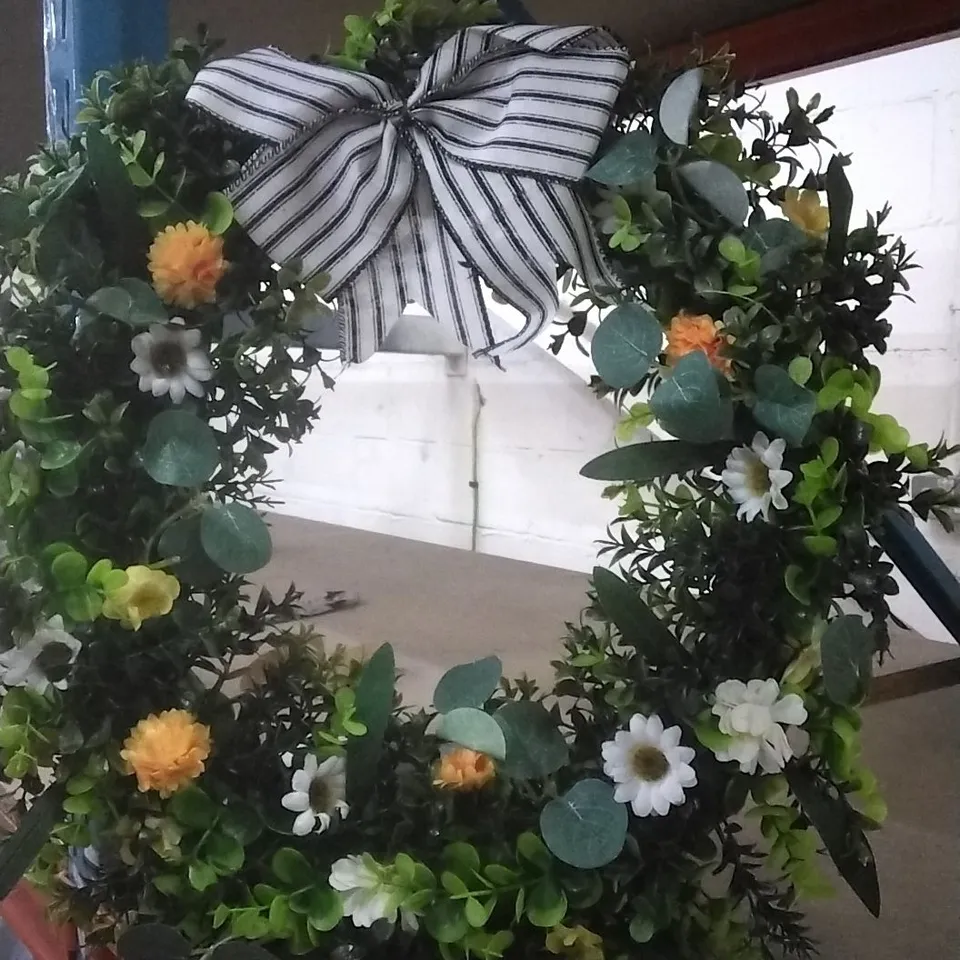 LAMF 18 INCH ARTIFICIAL GREEN AND BURLAP BOW WREATH 