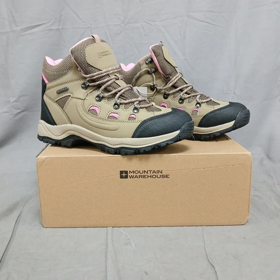 BOXED PAIR OF MOUNTAIN WAREHOUSE ADVENTURER WOMEN'S WATERPROOF WALKING BOOTS IN BEIGE SIZE UK 6.5