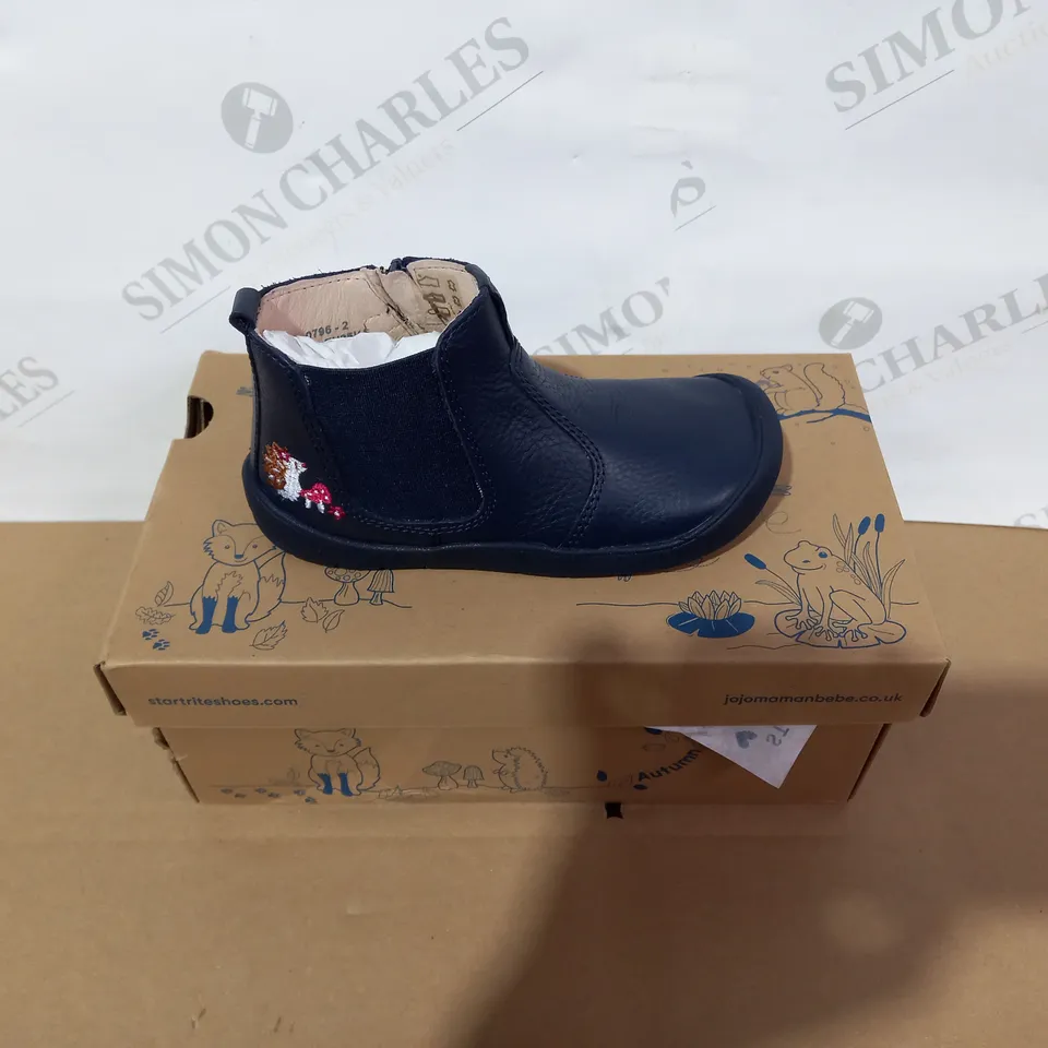 BOXED PAIR OF START RITE NAVY BOOTS SIZE 8F