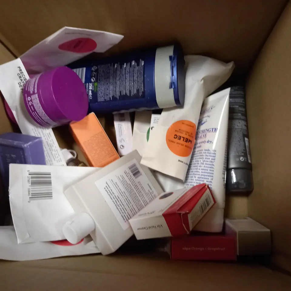 BOX OF APPROXIMATELY 15 ASSORTED COSMETIC ITEMS TO INCLUDE NIVEA MEN SPORT, GIVE ME HAND CREAM, CLINIQUE MOISTURIZER ETC