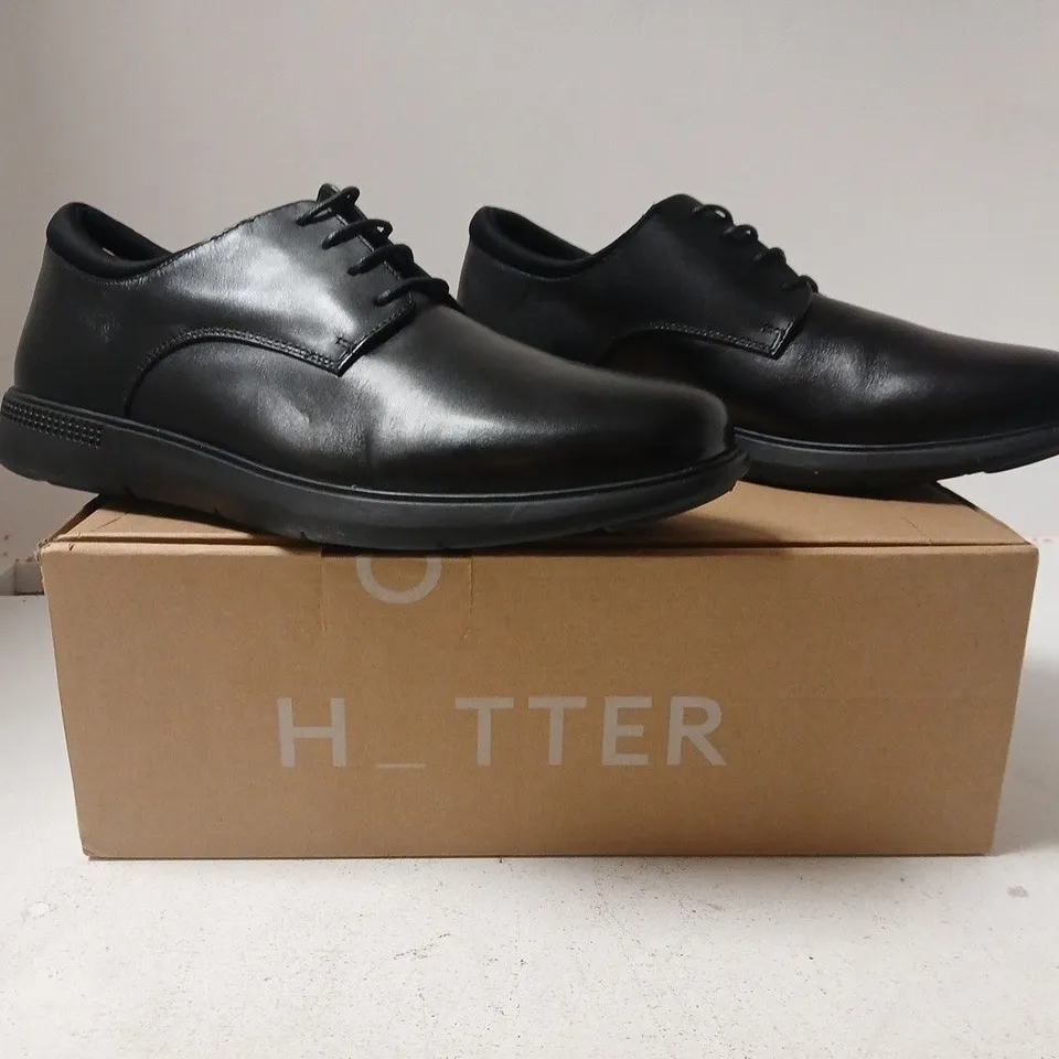 BOXED PAIR OF HOTTER HUGO LACE UP SHOES IN BLACK SIZE UK 9