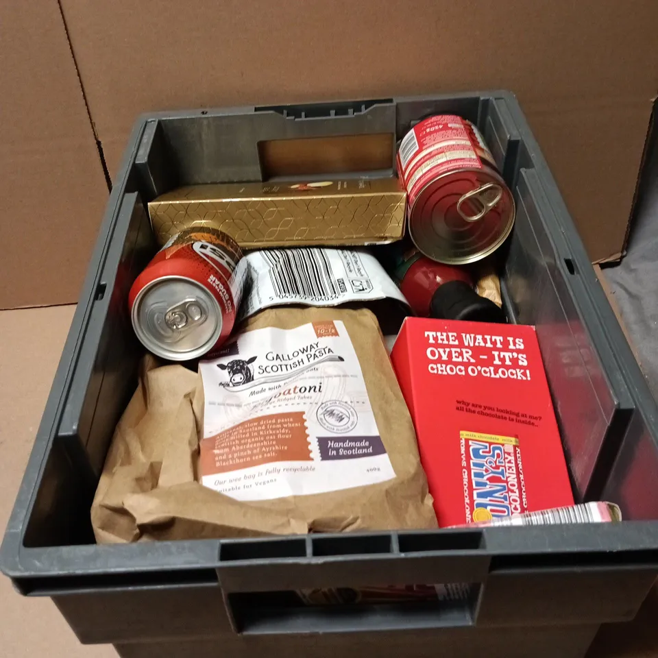 TOTE OF APPROXIMATELY 20 ASSORTED FOOD/DRINK ITEMS TO INCLUDE GALLOWAY SCOTTISH PASTA RIGOATONI, TONYS CHOCOLONELY, TESCO BAKED BEANS, PEPSI MAX TROPICAL ETD